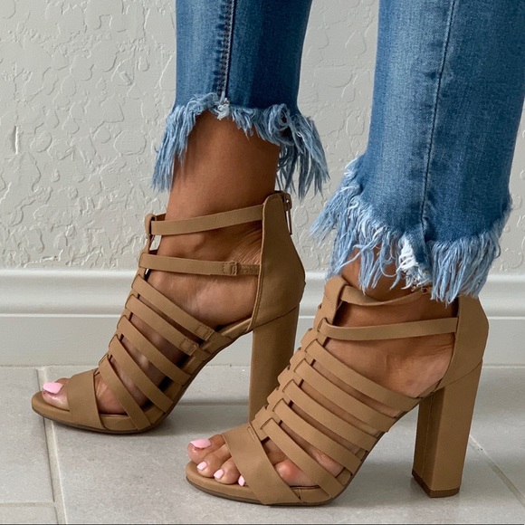 NIB Tan Peep Toe Strappy Chunky Heeled Sandals - Picture 4 of 7